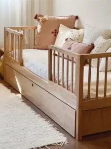 CAMA MAJA