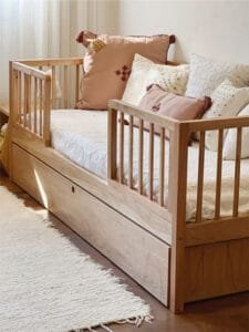 CAMA MAJA